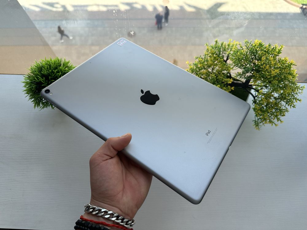 Планшет Apple Ipad 12.9 2 Gen 64 GB   + Wifi