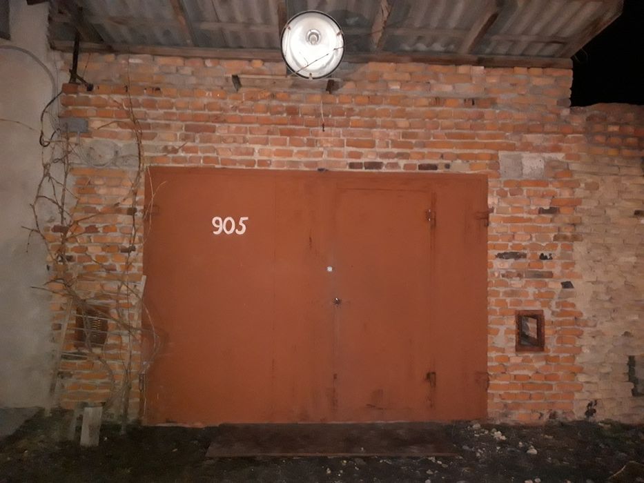 Гараж цегляний з підвалом