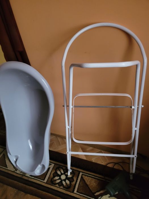 Wanienka ze stelażem + przewijak