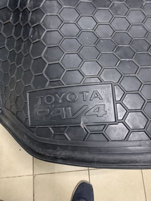 Коврик багажника Тойота Раф4(4)