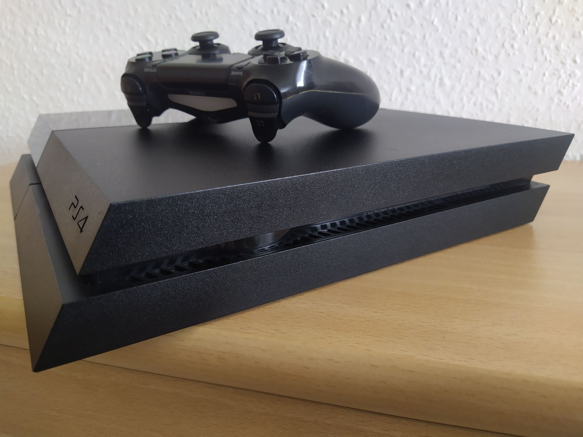 Sony PlayStation 4. CUH-1004A 500Gb