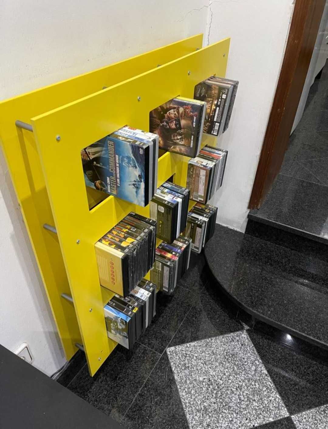 Suporte para CD's e DVD's - Móvel suspenso (De fixar à parede)