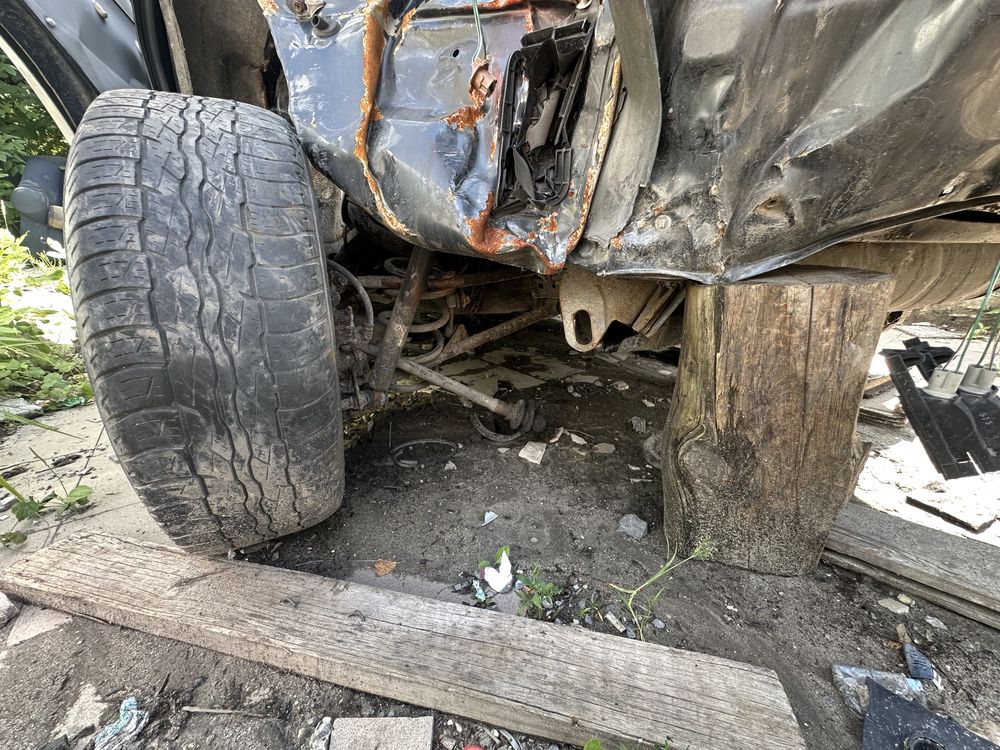 Toyota Rav 4 двигун і передня частина в відмінному стані