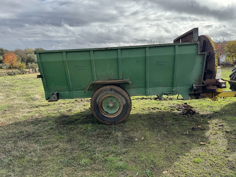 Reboque Espalhador de Estrume Lateral