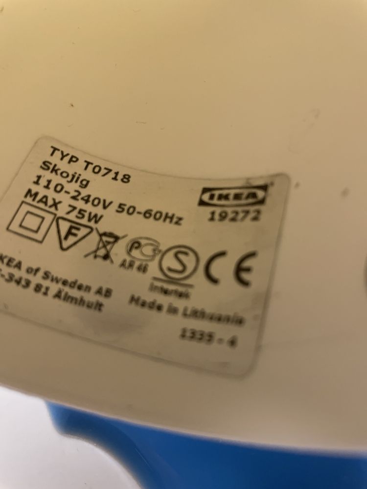 Candeeiro de tecto modelo SKOJIG Ikea para criança