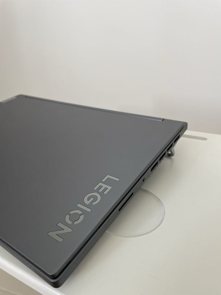Legion Slim 5 Gen 9 (16" AMD)