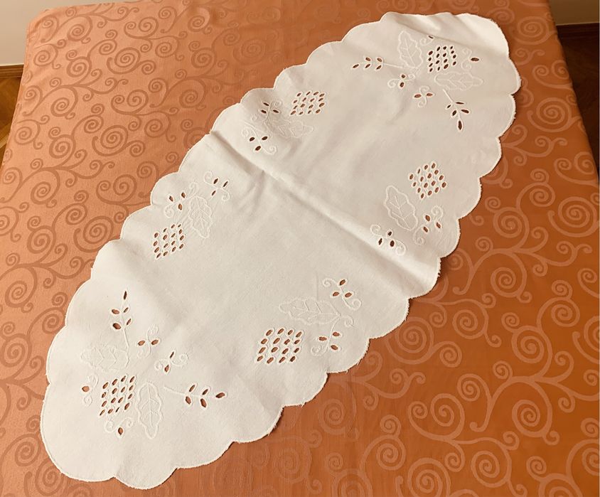 Bieżnik len lub bawełna haftowany 42x95 z kufra babci