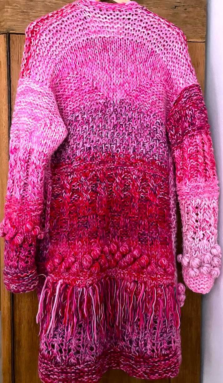 Kardigan płaszcz handmade sweter Madka różowy frędzle bąble