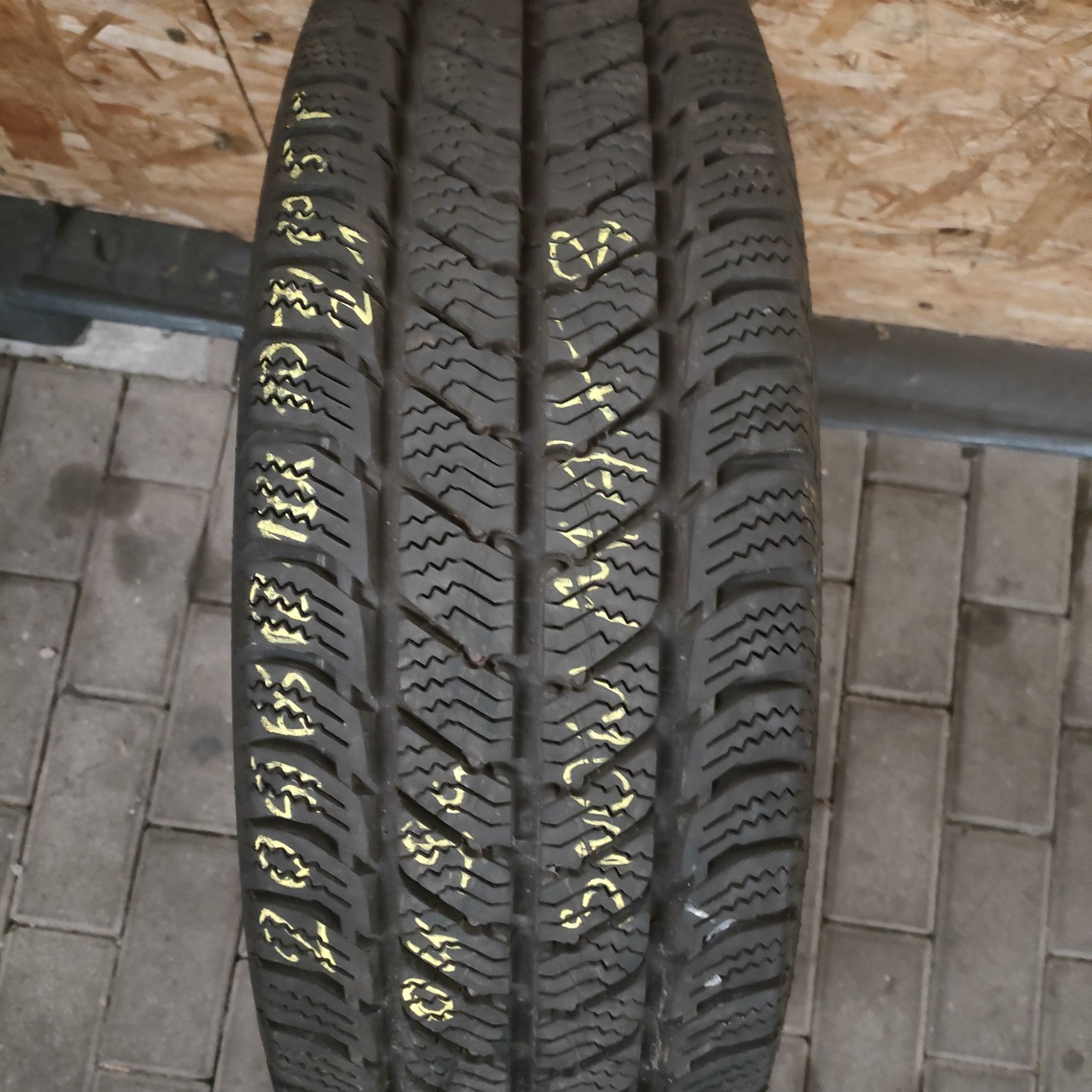 1x Uniroyal Snów Max 3 205/65R16C 107/105R 1 sztuka zimowa.