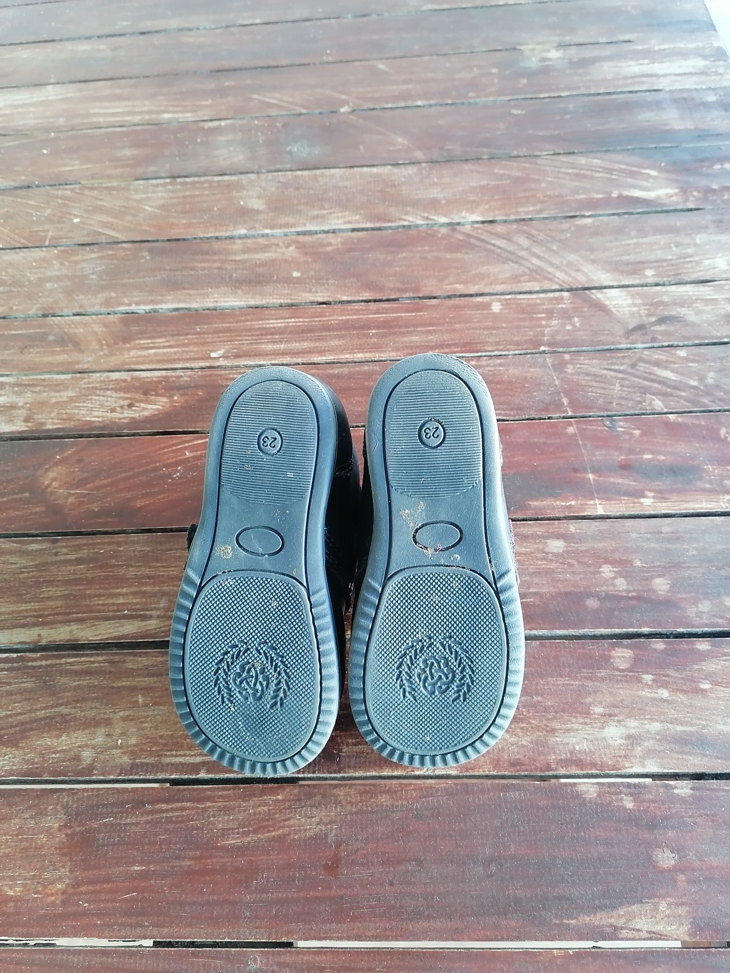 Bota de criança tamanho 23