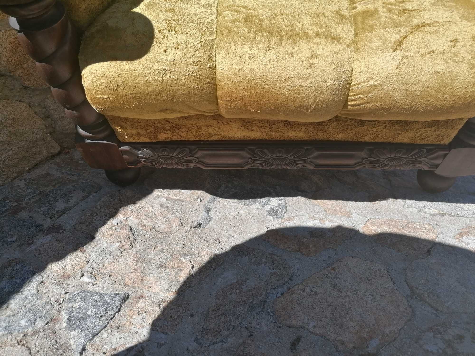 Dois Sofás para desocupar