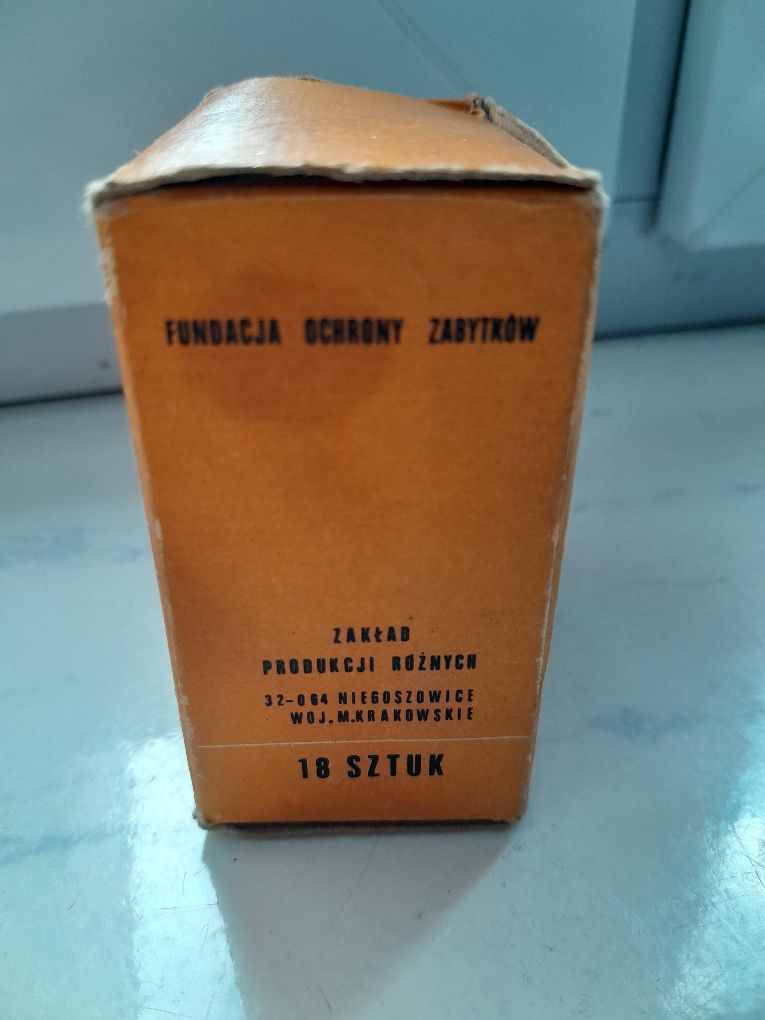Zestaw świeczek urodzinowych z podstawkami vintage z prl