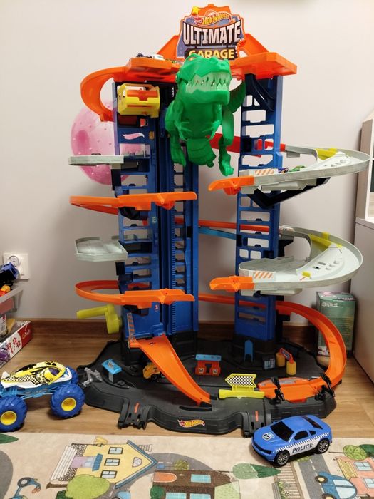 Zestaw Mattel Hot Wheels City GJL14 Mega Garaż Atak Dinozaura T-Rex