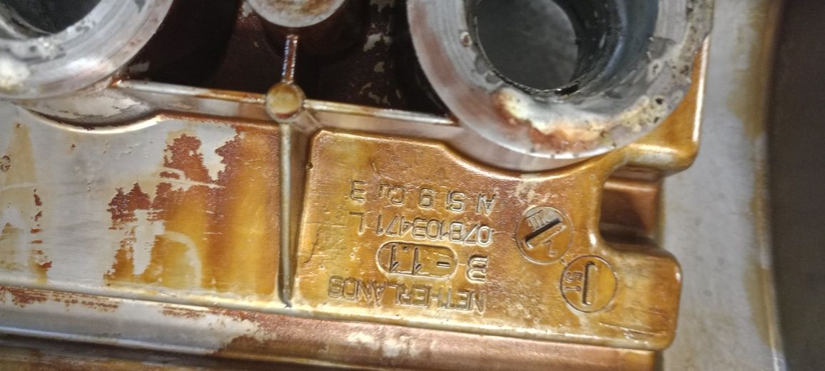 Pokrywa prawa audi a4 B5 A6 C5 2.4 2.8 benzyna