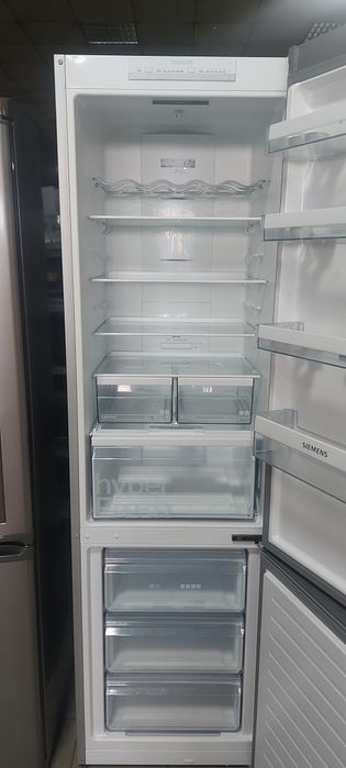 Холодильник Siemens KG39NVL35