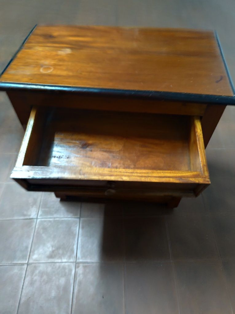 Mesa de cabeceira