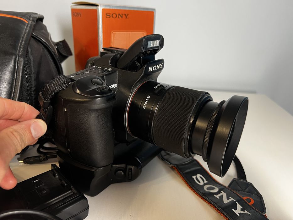 Sony a300 + grip + 2x bateria + lampa i karta pamieci