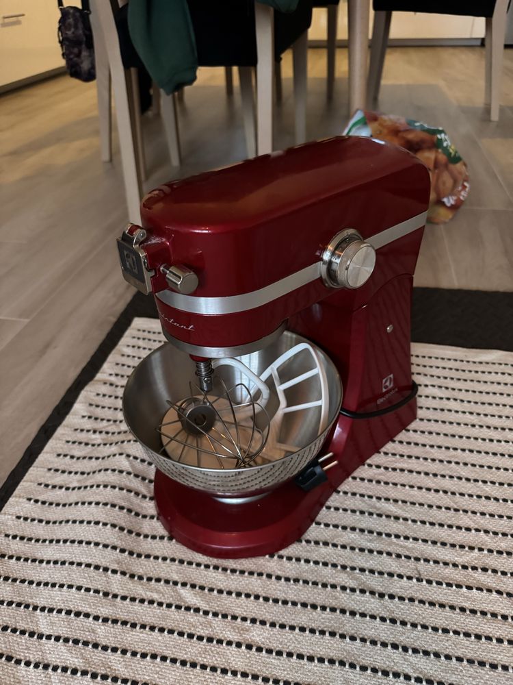 Robot planetarny kuchenny mikser electrolux