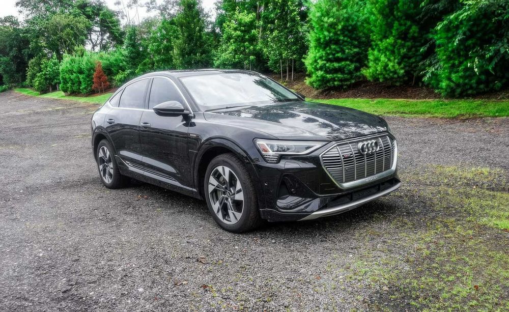 Audi e-tron      2022