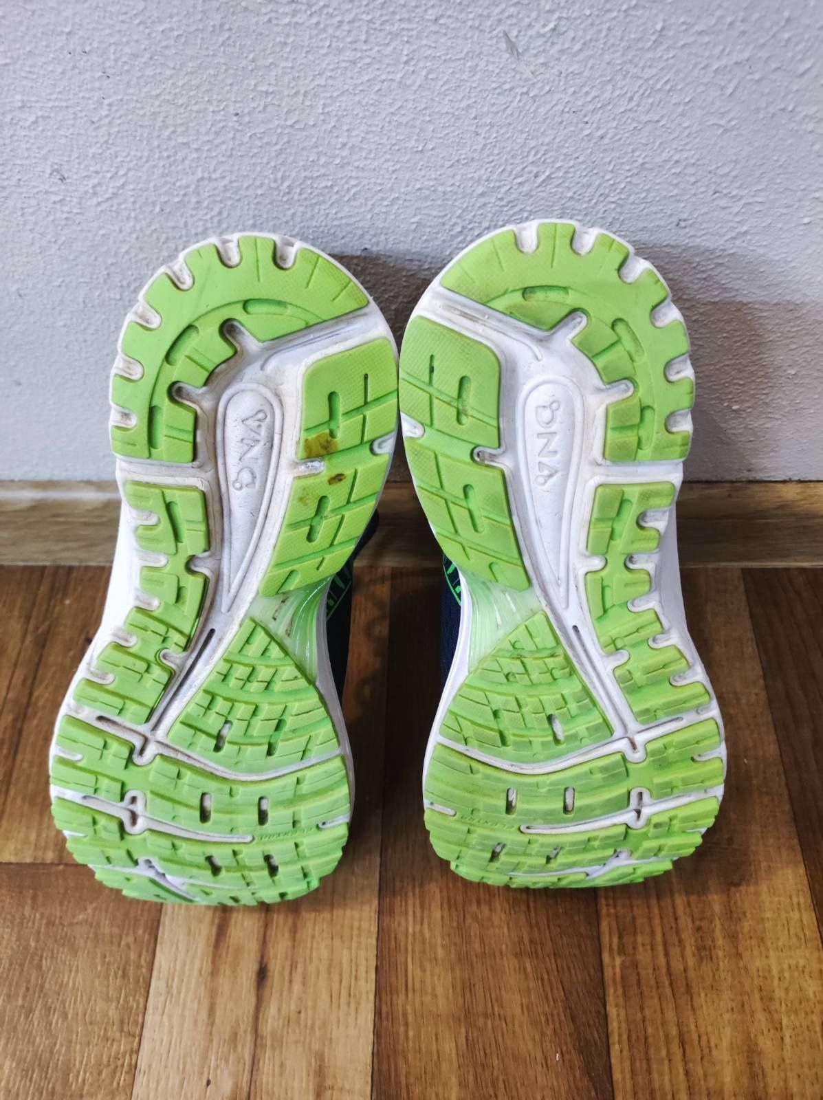 Кросівки Brooks Defiance 12 41,5 / 42