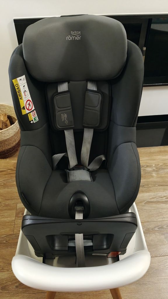 Fotelik Britax Dualfix M iSize 0-18kg 61-105cm 360 baza