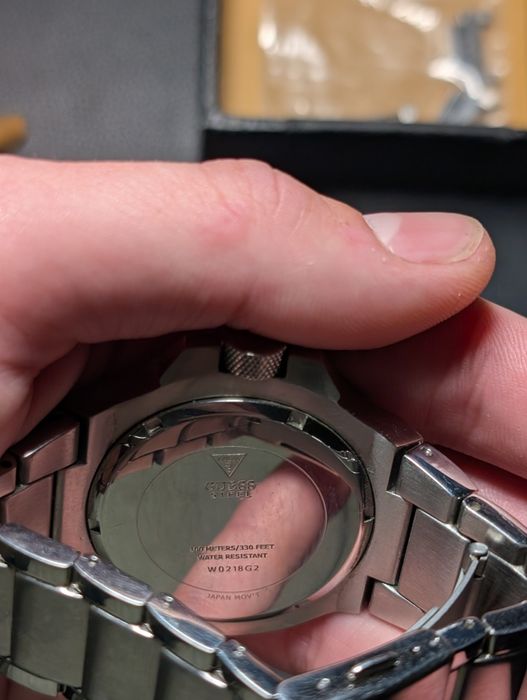 Продам часы Guess w0218g2