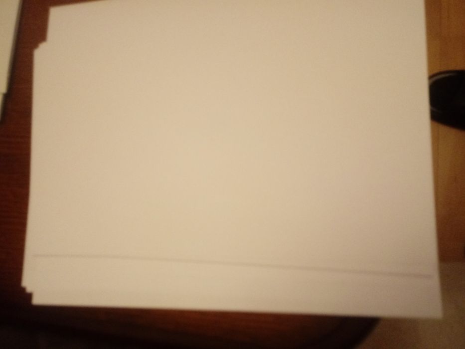 Papier ksero A4 -30 szt, teczki biurowe: foliowe 4 szt,,wiązane 2 szt
