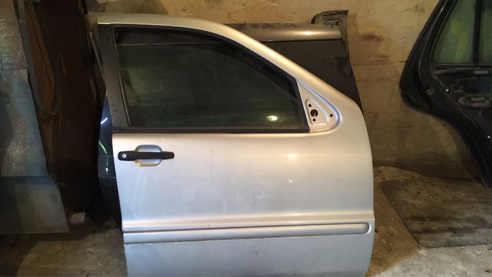 Стьокла на Mercedes ML  w163 1998-2005 год