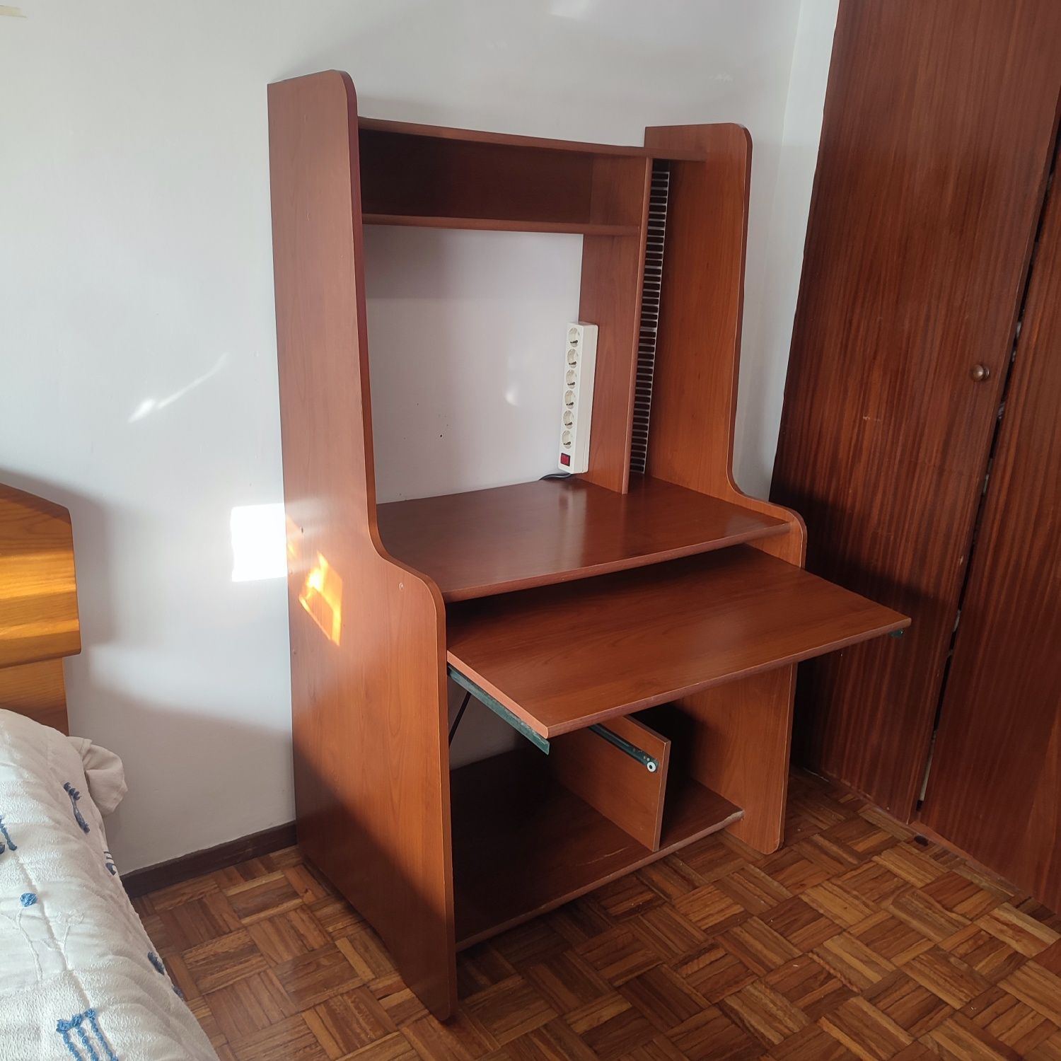 Secretária  c/Alçado