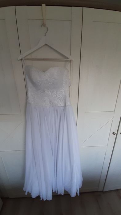 Suknia ślubna z muslinowym dołem