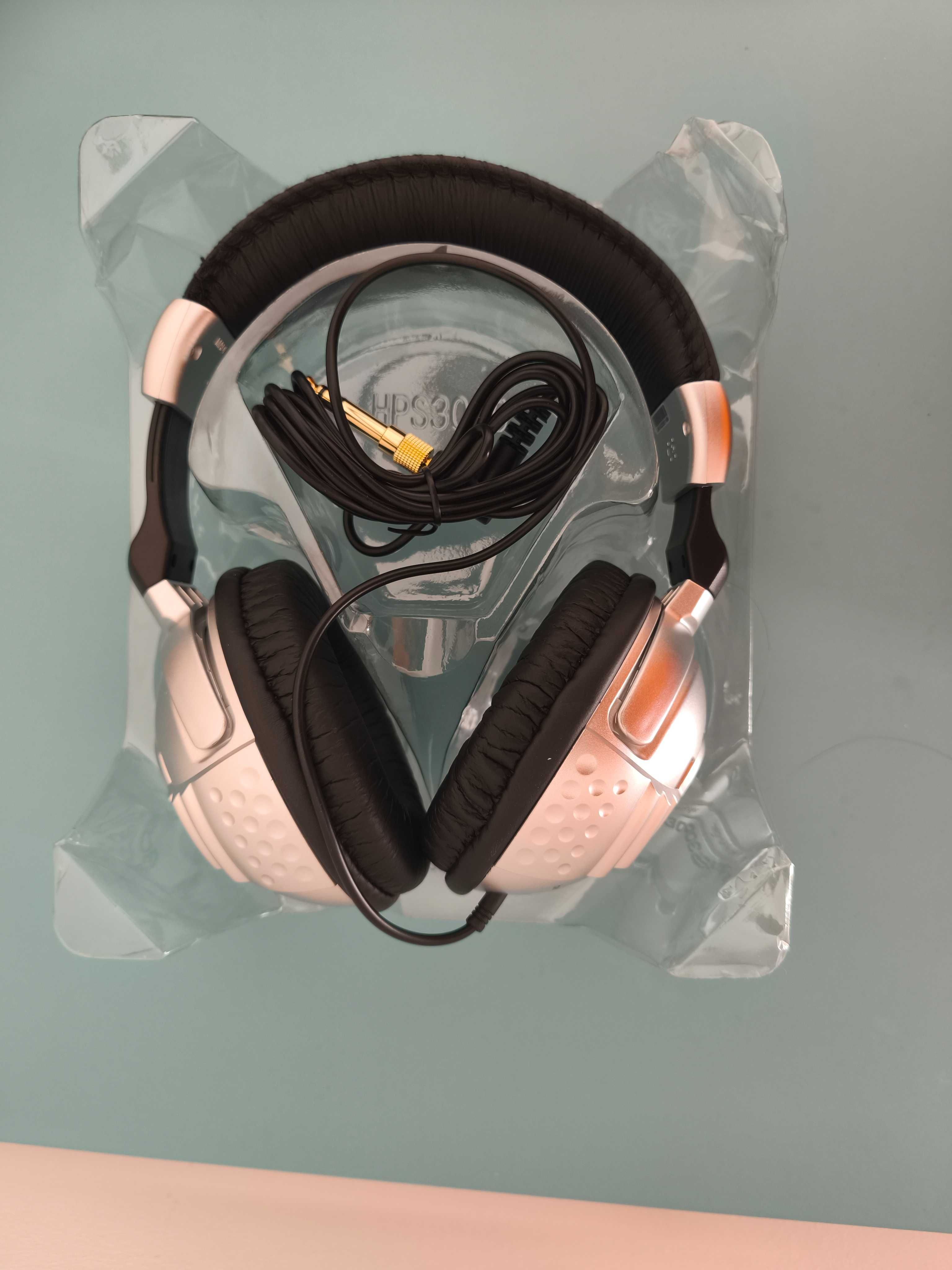 Headphones Behringer HPS3000