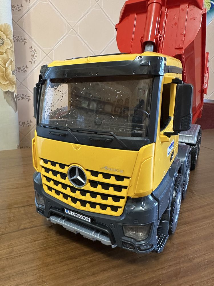 Дитячий вантажний автомобіль