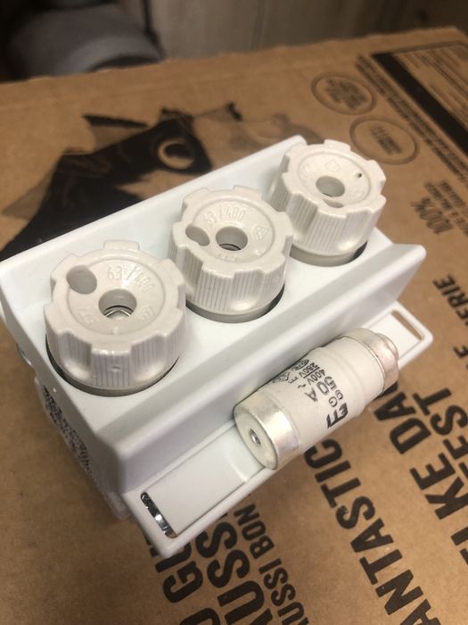 DO2 50A gniazdo bezpieczników 3-fazy bezpieczniki główki porcelanowe