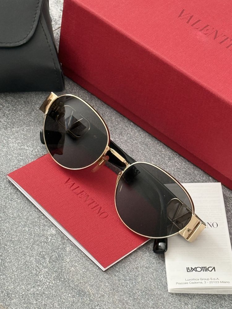 Сонцезахисні окуляри Valentino