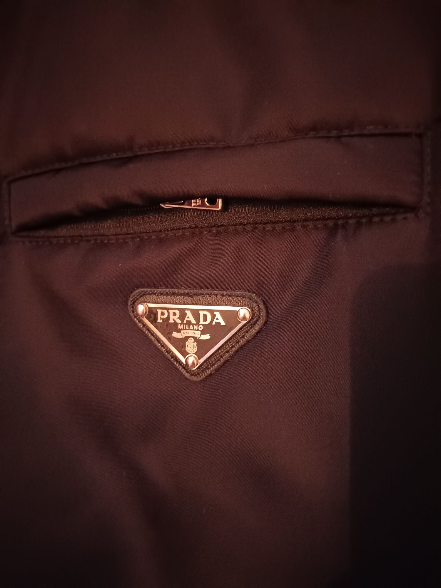 Продам бомбер PRADA