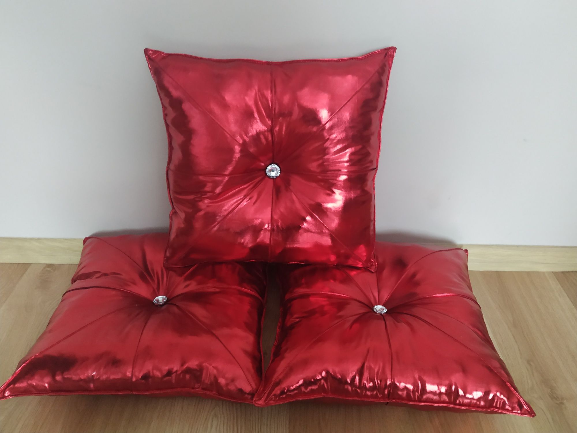 Czerwone poduszki dekoracyjne