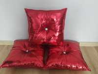Czerwone poduszki dekoracyjne