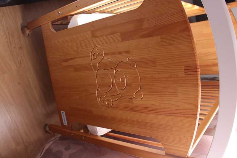 Berço Bébé com 1 mês de uso. sem colchão.