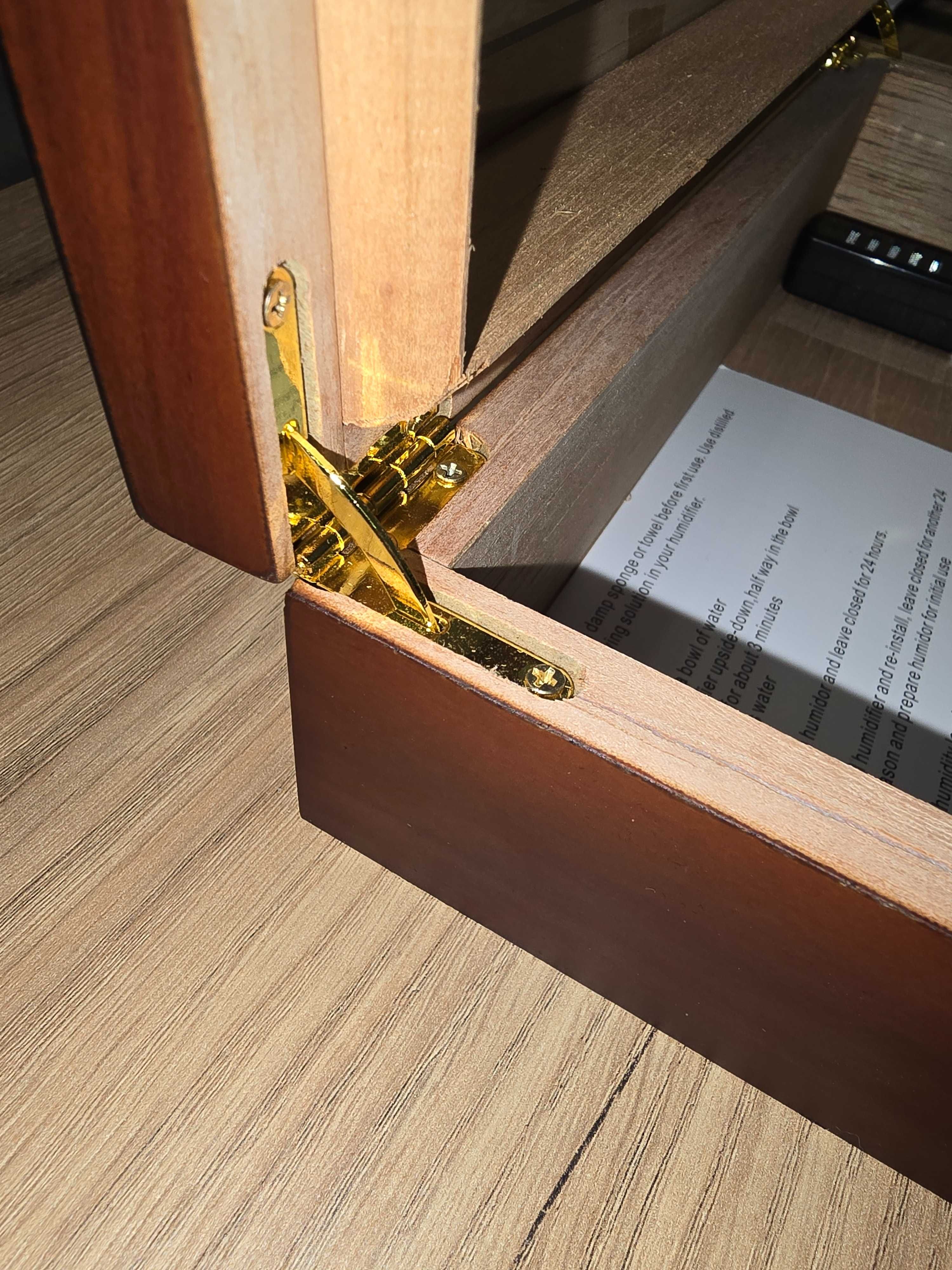 Humidor na cygara z Higrometrem i Nawilżaczem