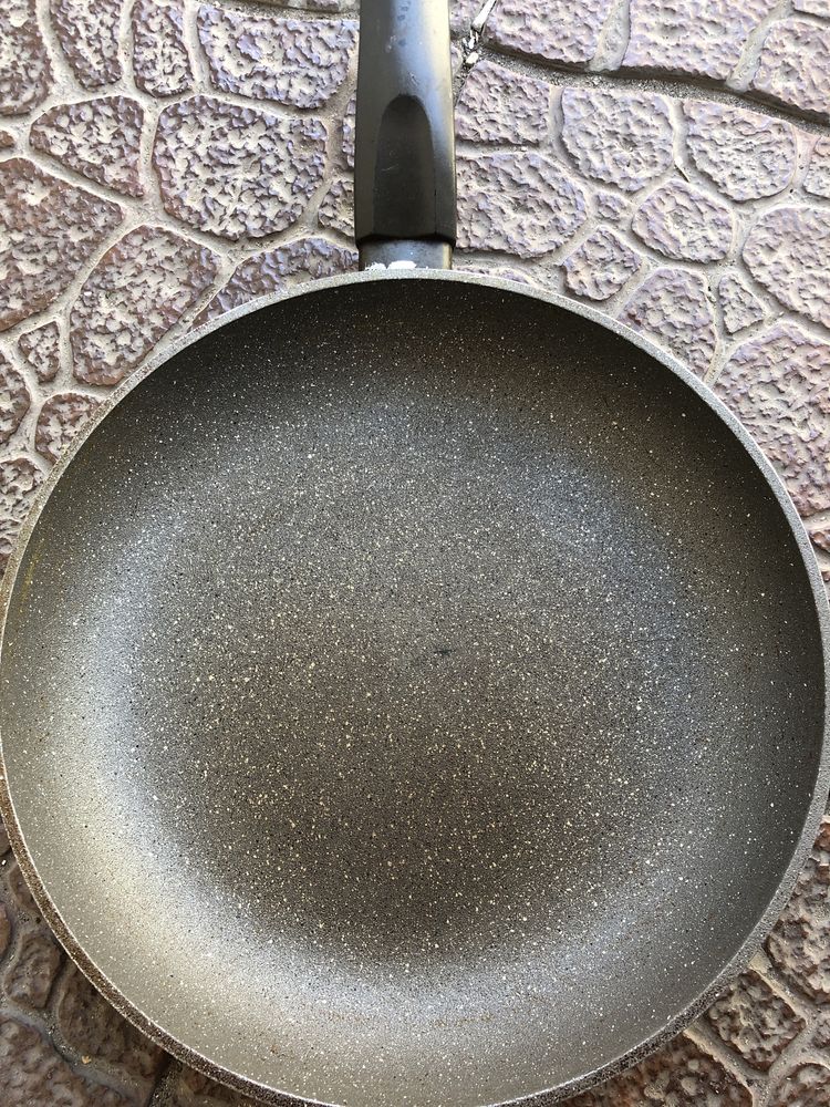 Сковородки бу ,чайник,кастрюли ,ковши