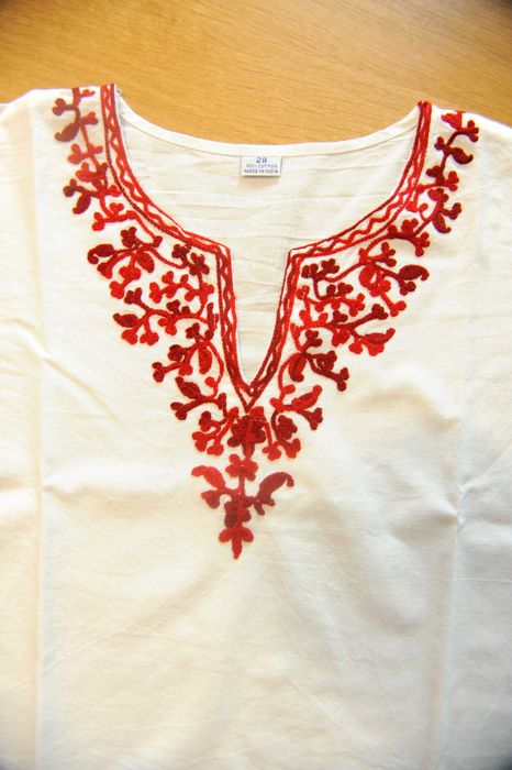 Conjunto de 2 blusas indianas com bordados (4-5 anos e 6-7 anos)