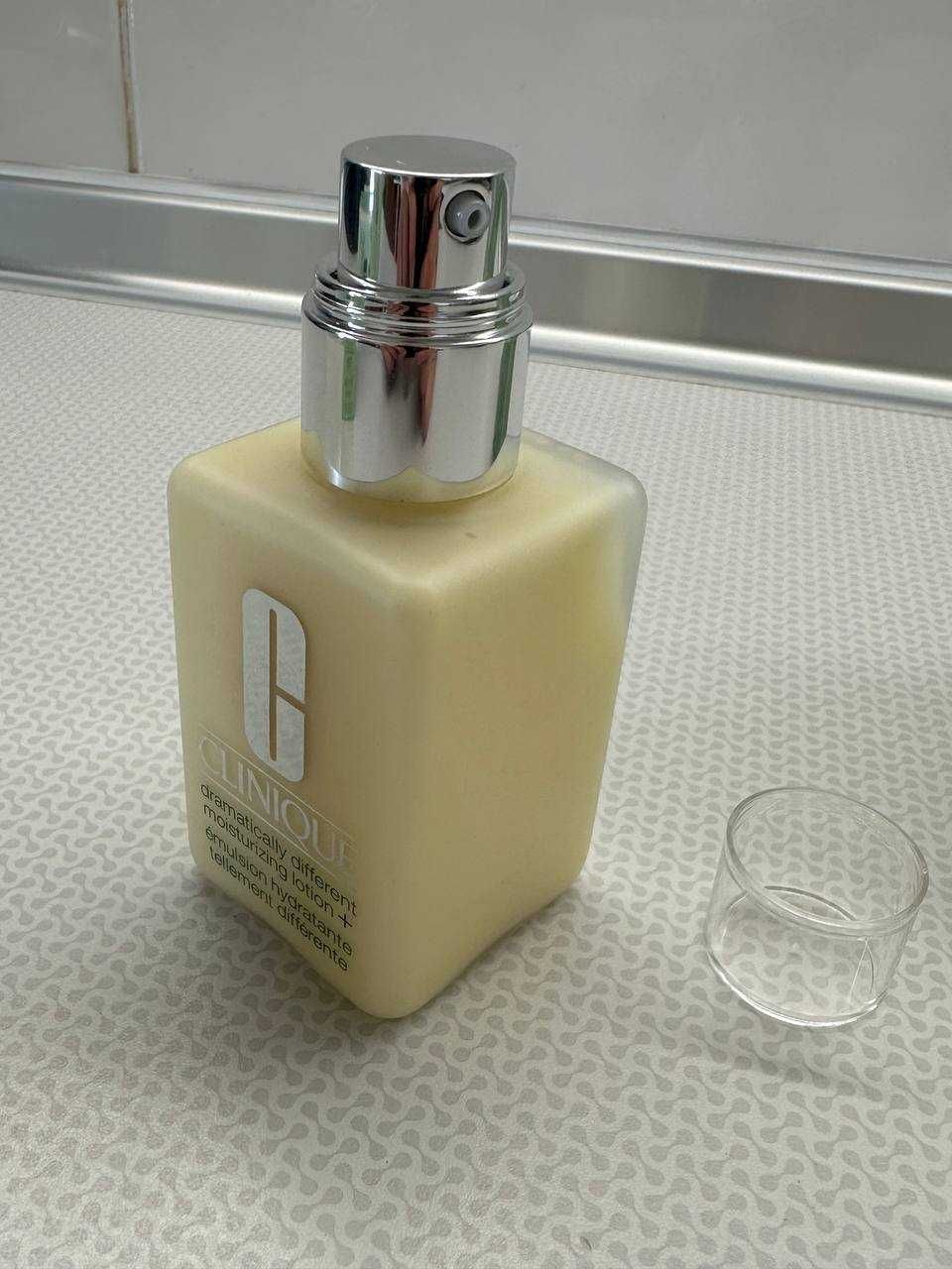 Лосьйон Clinique Dramatically Different Moisturizing Lotion