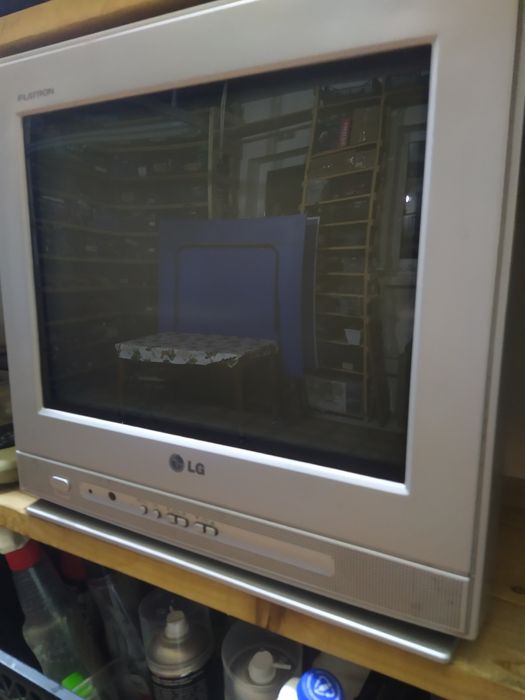 Телевізор Lg 15 дюймів не плоский.