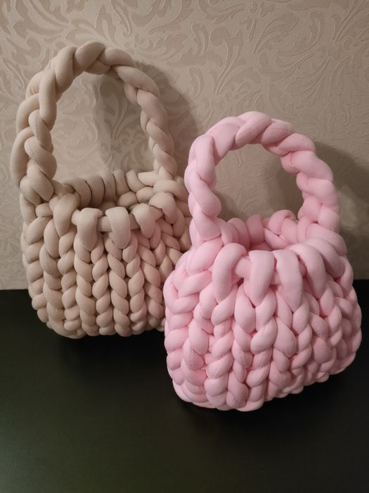 В'язана сумка з товстої пряжі