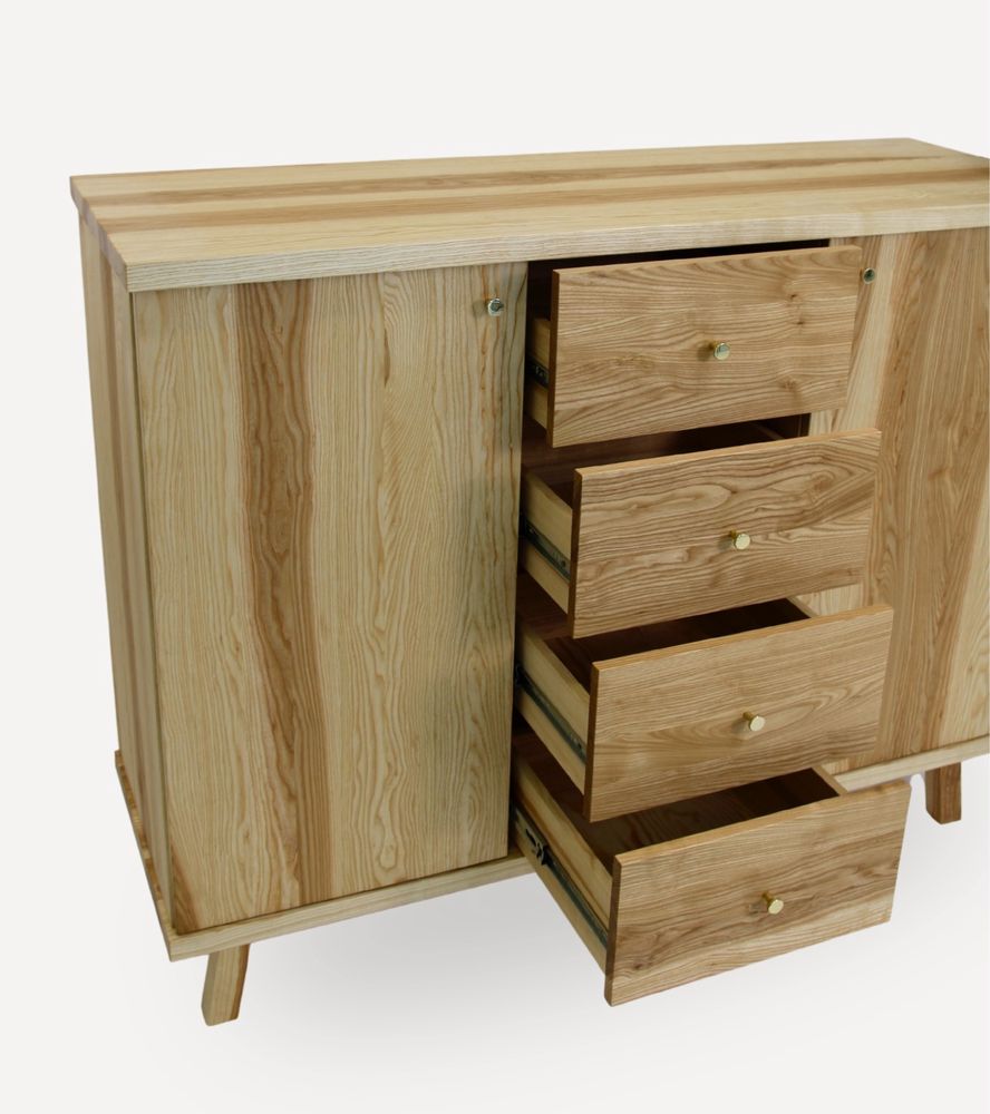 Komoda z litego drewna jesionowego 135 x 45 x 106 cm