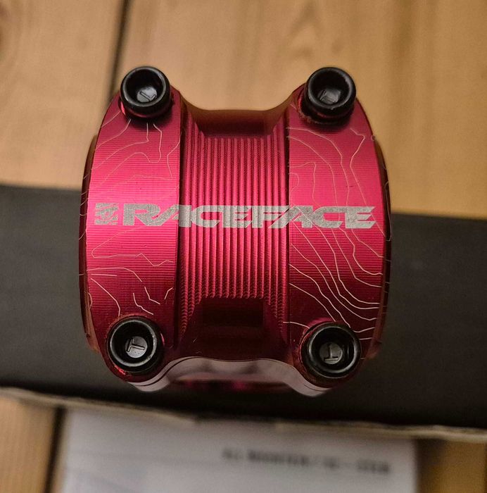 Mostek Race Face Atlas 31.8 50x0 czerwony