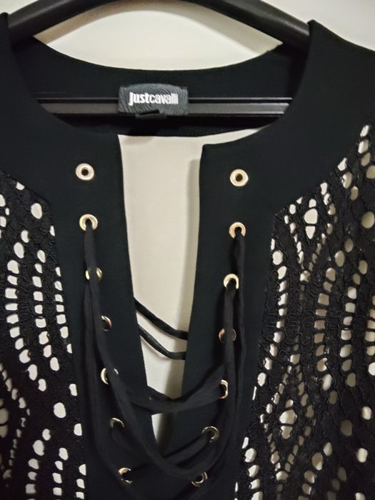 Excelente Vestido preto de renda marca Just Cavalli