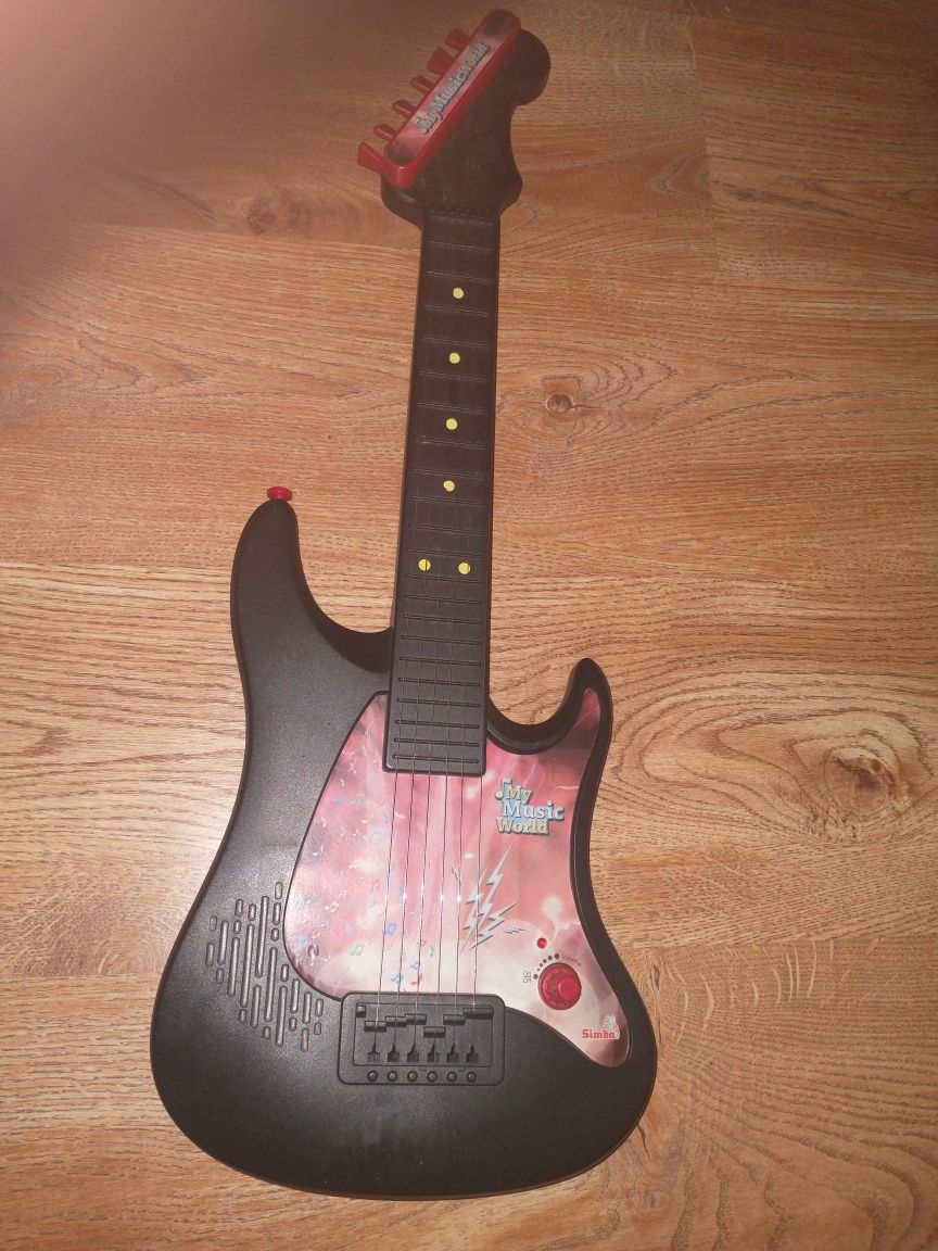 Gitara można podłączyć mikrofon