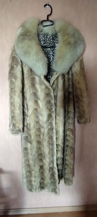 Futro z norek w kolorze beżowym