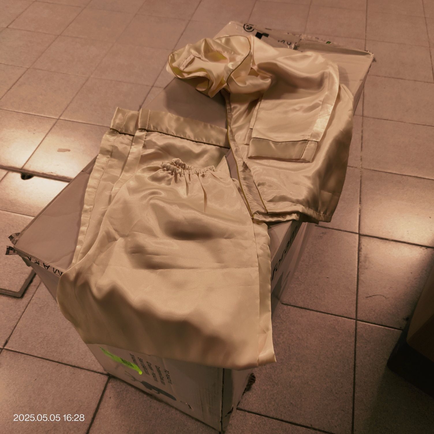 Pijama de seda novo
